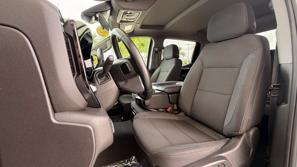 Used 2025 Chevrolet Silverado 1500 LT RWD image 4