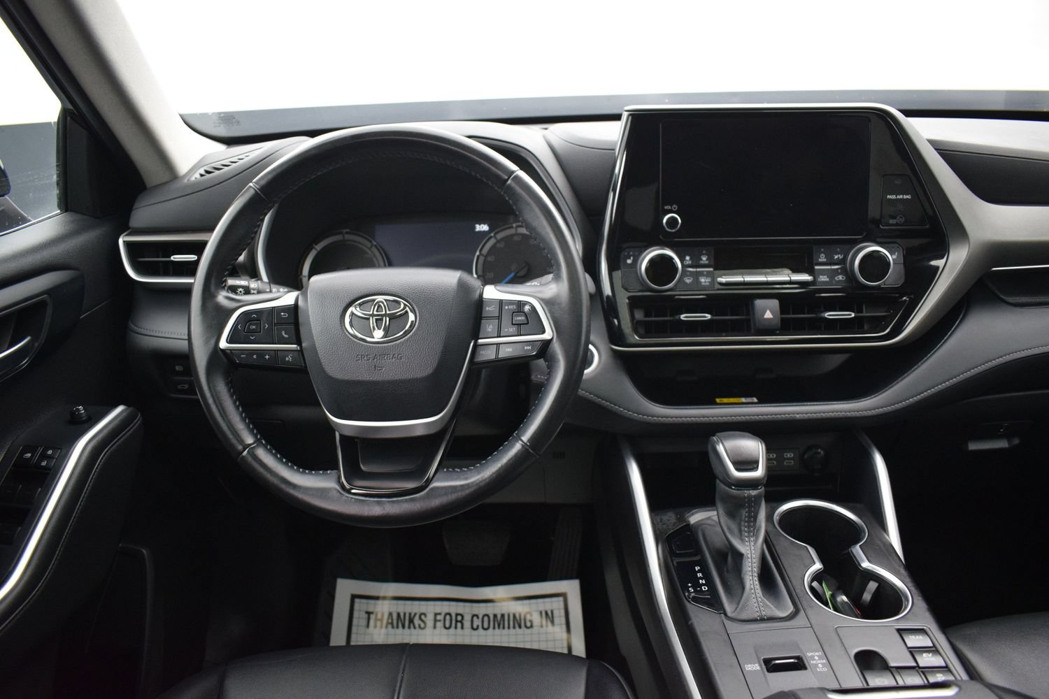 Used 2024 Toyota Highlander XLE AWD/4WD image 17