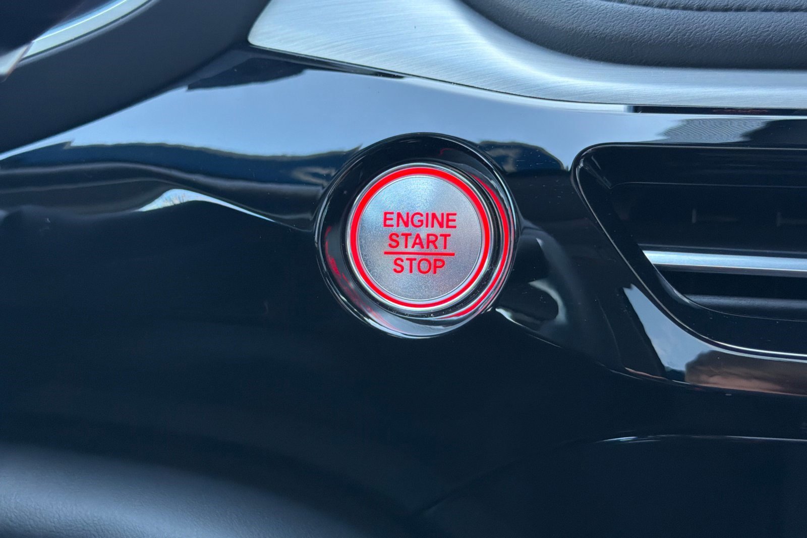 Certified 2025 Acura MDX SH-AWD w/ Technology Package image 30