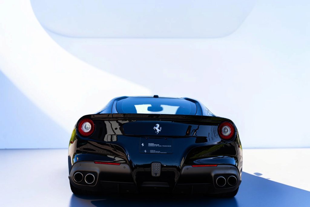 Used 2014 Ferrari F12 Berlinetta RWD image 21