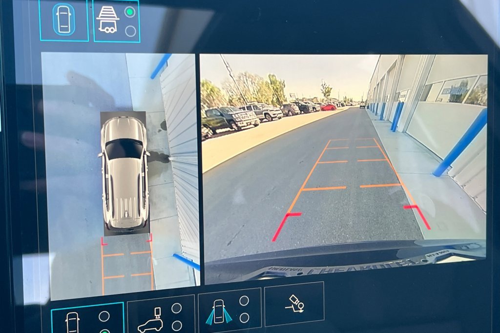 New 2026 GMC Acadia AT4 w/ Luxury Package image 18