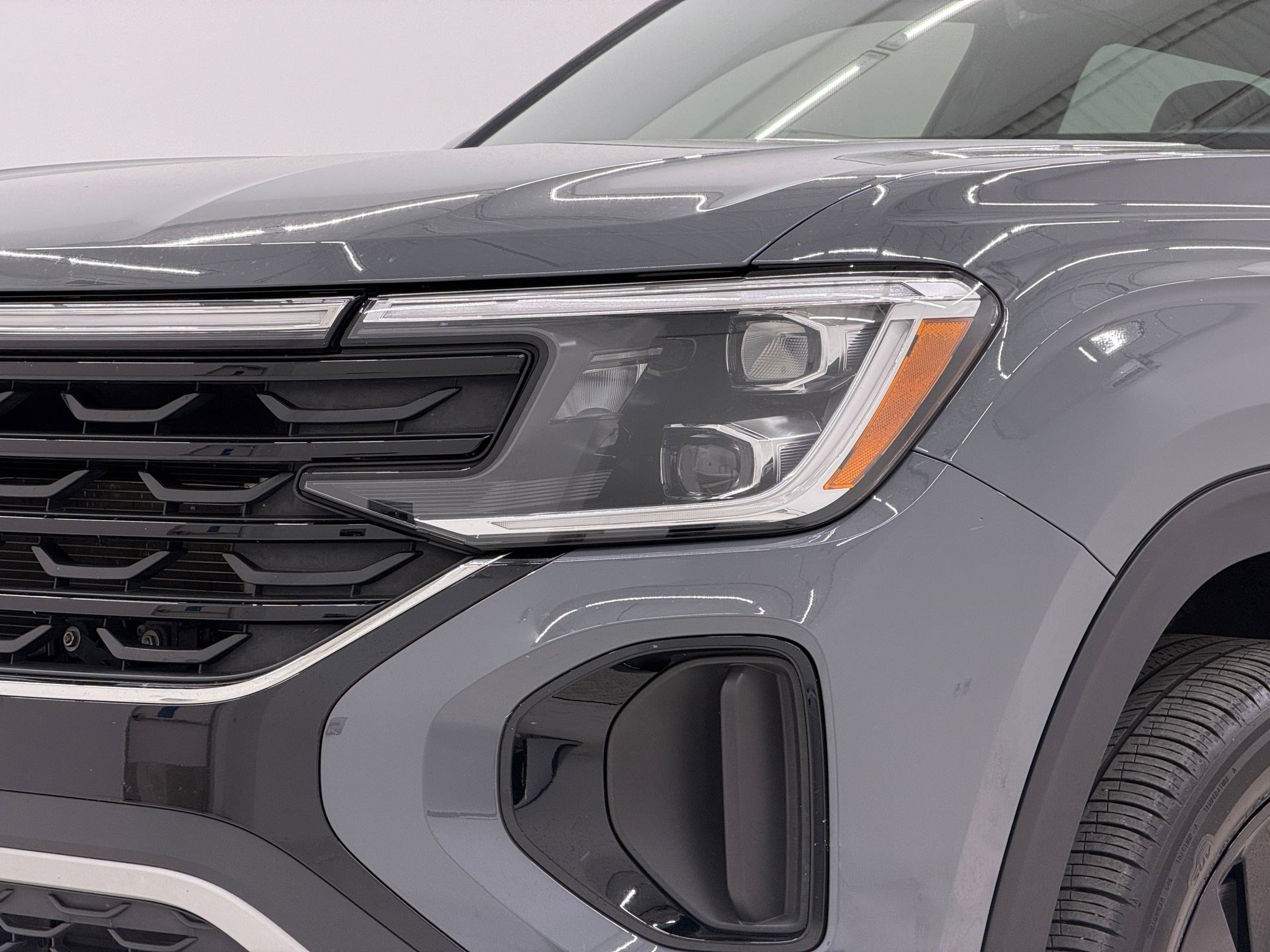 Used 2024 Volkswagen Atlas Cross Sport SE image 11