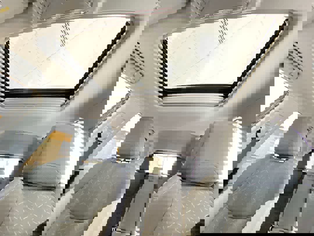 Used 2021 Toyota RAV4 XLE w/ Convenience Package image 24