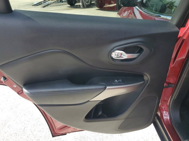 Certified 2019 Jeep Cherokee Latitude Plus image 19