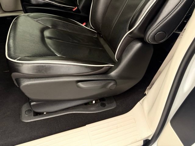 Used 2023 Chrysler Pacifica Limited FWD image 20