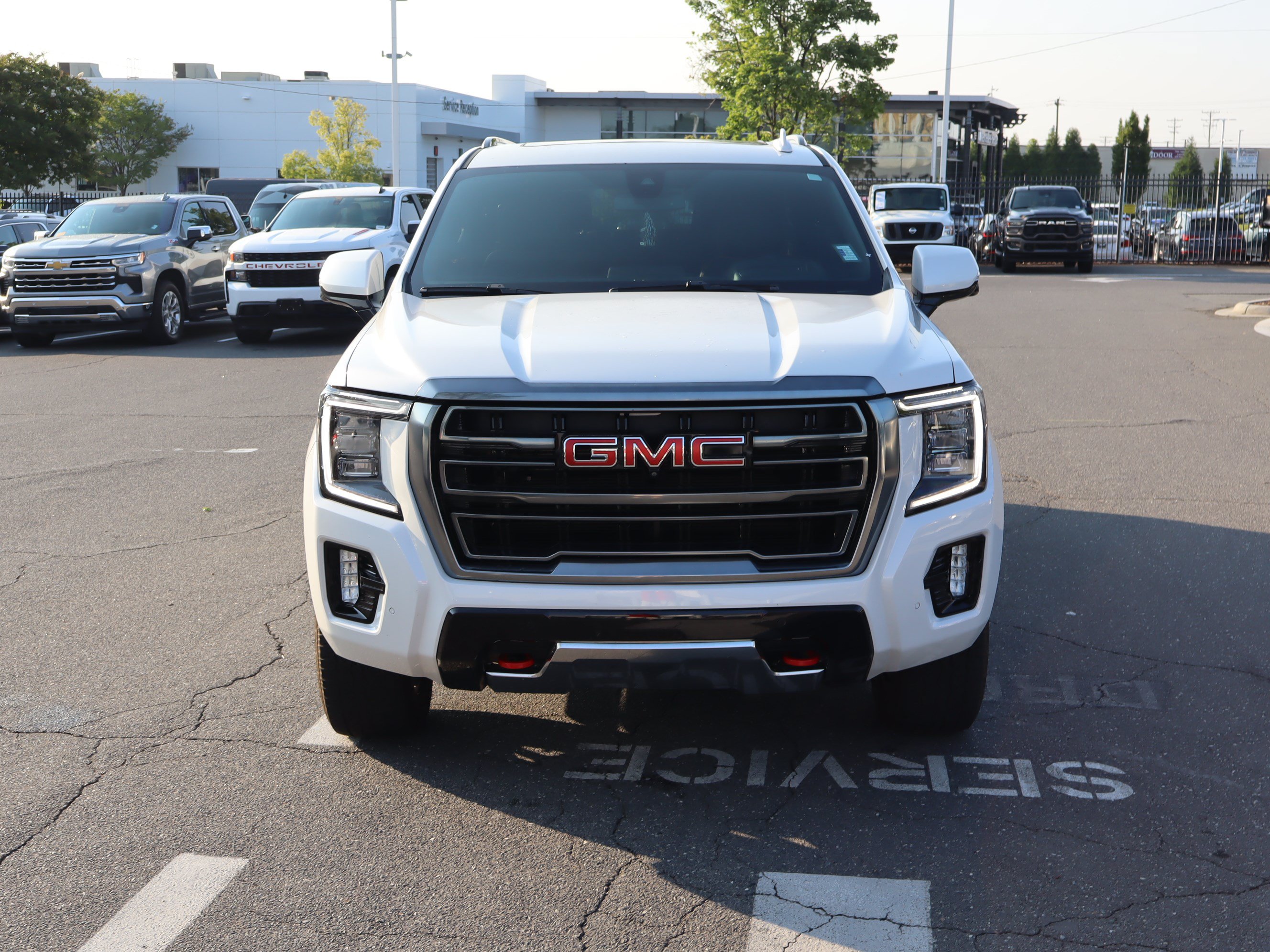 Used 2021 GMC Yukon XL AT4 w/ AT4 Premium Package AWD/4WD image 15
