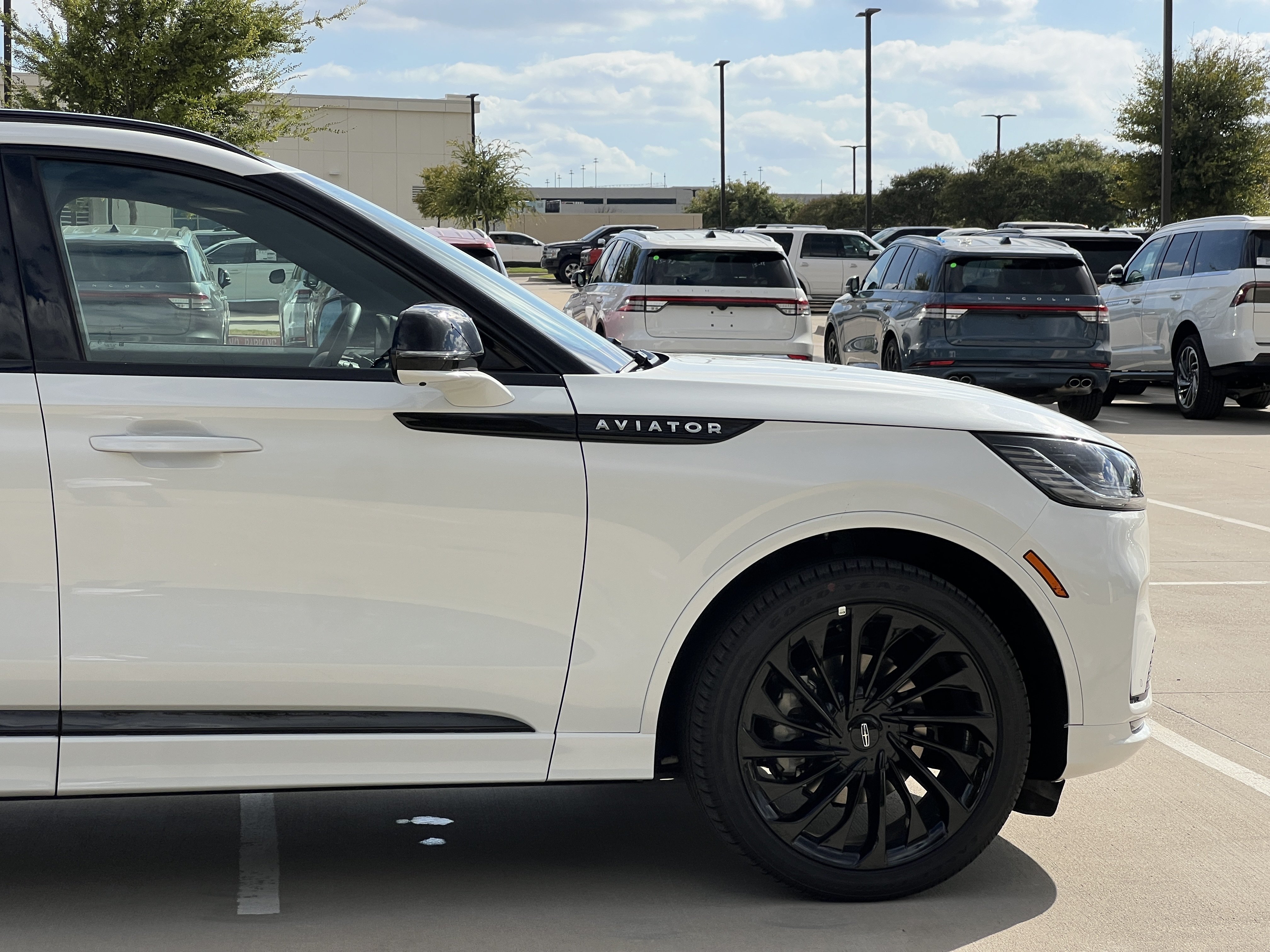 New 2027 Lincoln Aviator Reserve w/ Luxury Package RWD image 12