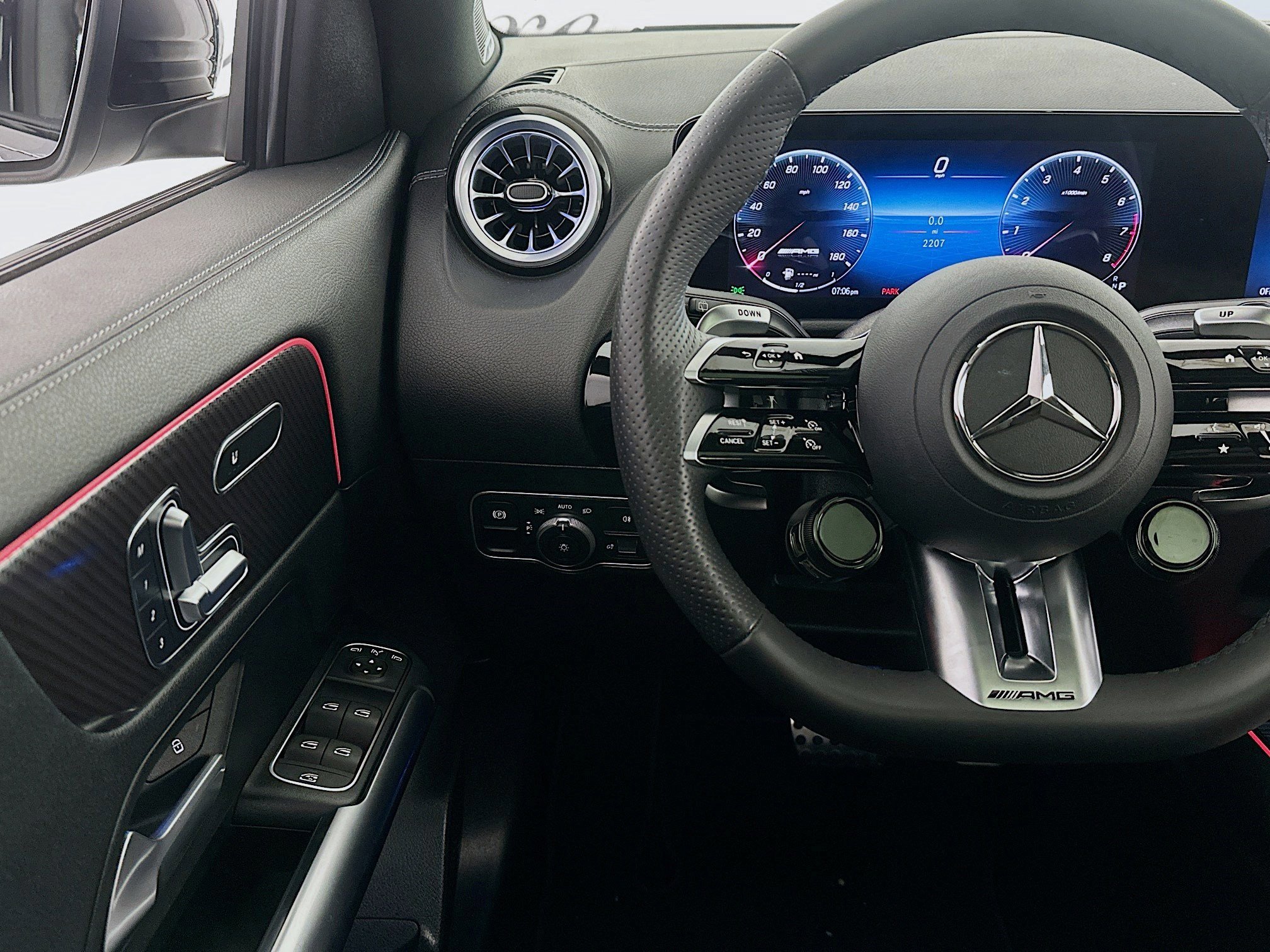 Used 2024 Mercedes-Benz GLA 35 AMG 4MATIC image 10