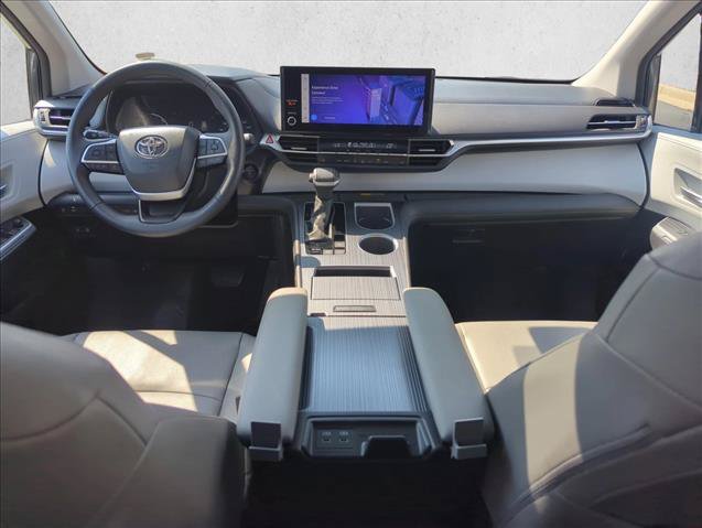 Certified 2025 Toyota Sienna XLE FWD image 25