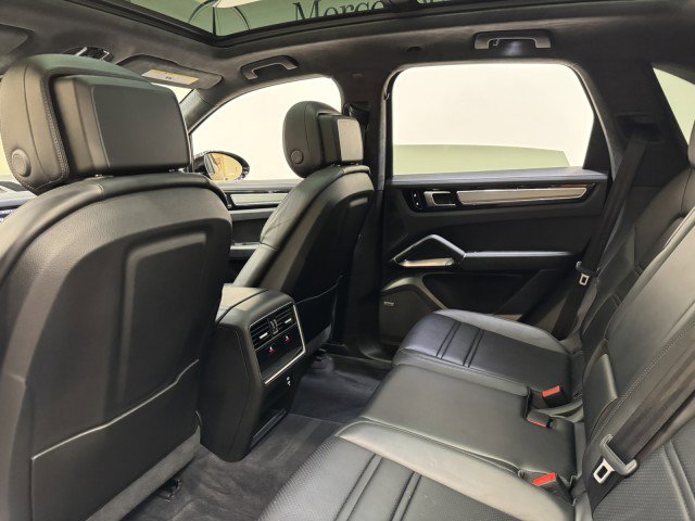 Used 2021 Porsche Cayenne Turbo image 14