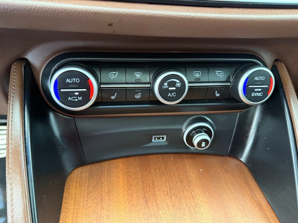 Used 2019 Alfa Romeo Stelvio Ti Lusso w/ Quick Order Package 22X Lusso AWD/4WD image 40