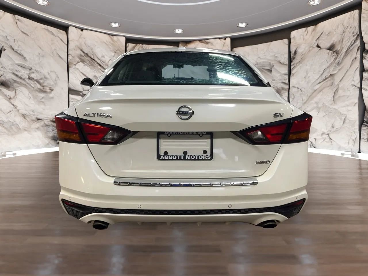 Used 2021 Nissan Altima 2.5 SV w/ SV Premium Package image 3