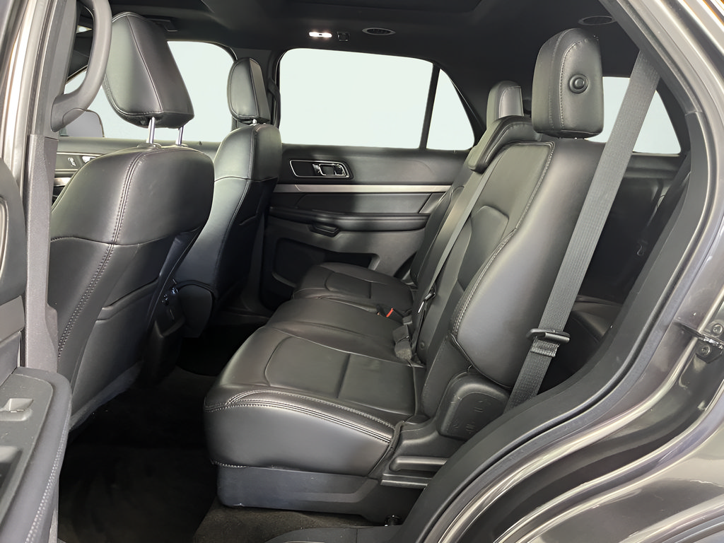 Used 2018 Ford Explorer XLT w/ Equipment Group 202A AWD/4WD image 12