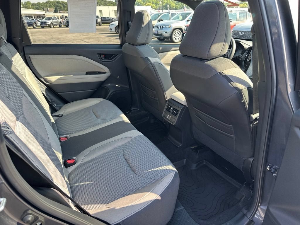 Used 2025 Subaru Forester Premium AWD/4WD image 11