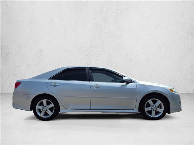 Used 2014 Toyota Camry SE FWD image 4