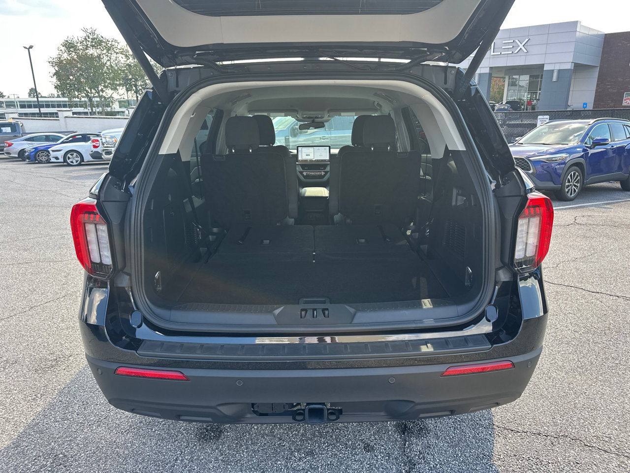 New 2026 Ford Explorer Active RWD image 18
