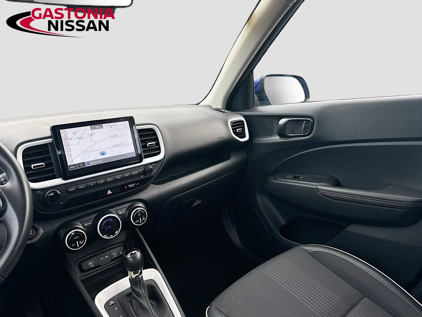 Used 2023 Hyundai Venue Limited FWD image 32