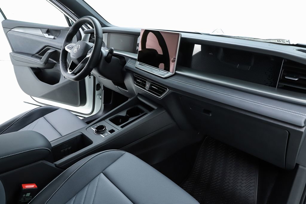 New 2026 Volkswagen Tiguan SE R-Line image 33