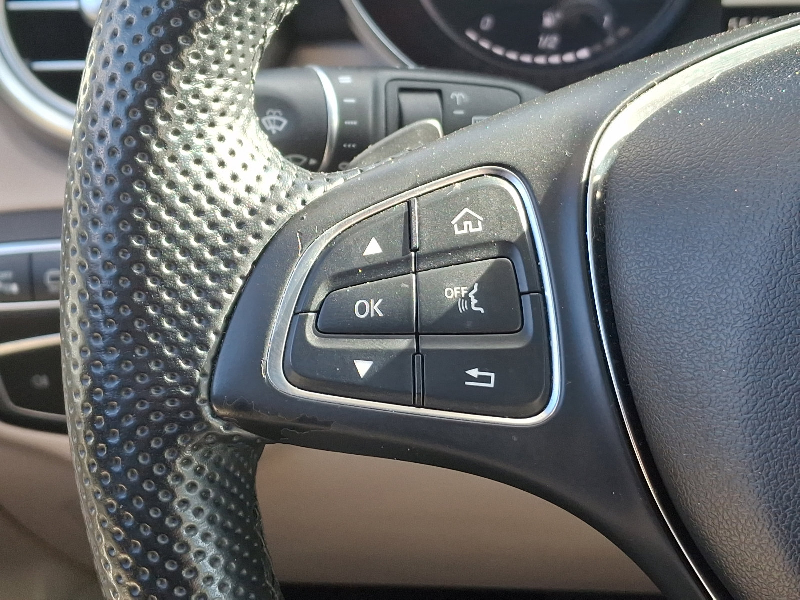 Used 2018 Mercedes-Benz GLC 300 4MATIC w/ Multimedia Package image 20