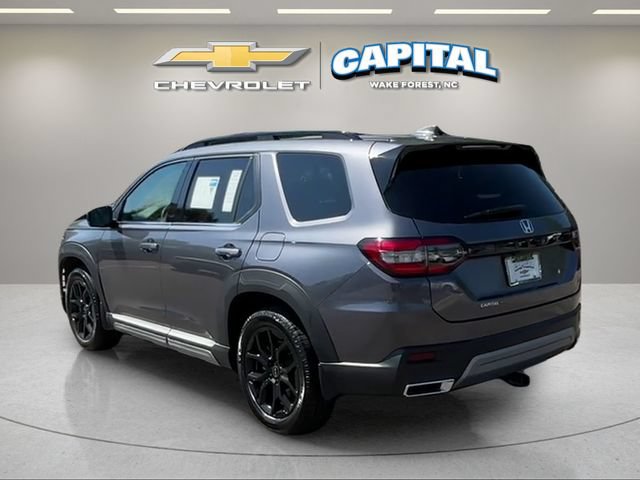 Used 2025 Honda Pilot Touring image 3