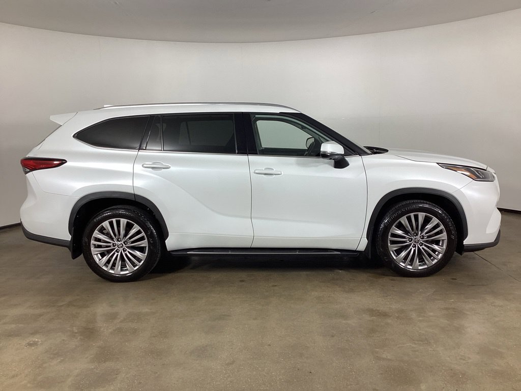 Used 2023 Toyota Highlander Platinum AWD/4WD image 4