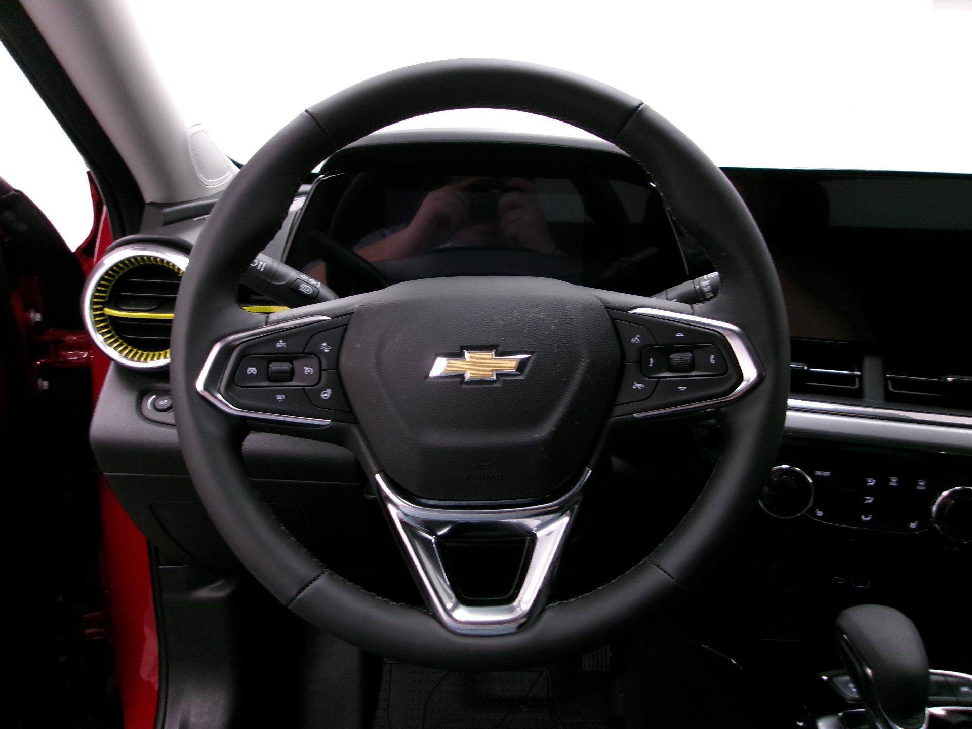 New 2026 Chevrolet Trax LT w/ Driver Confidence Package FWD image 6