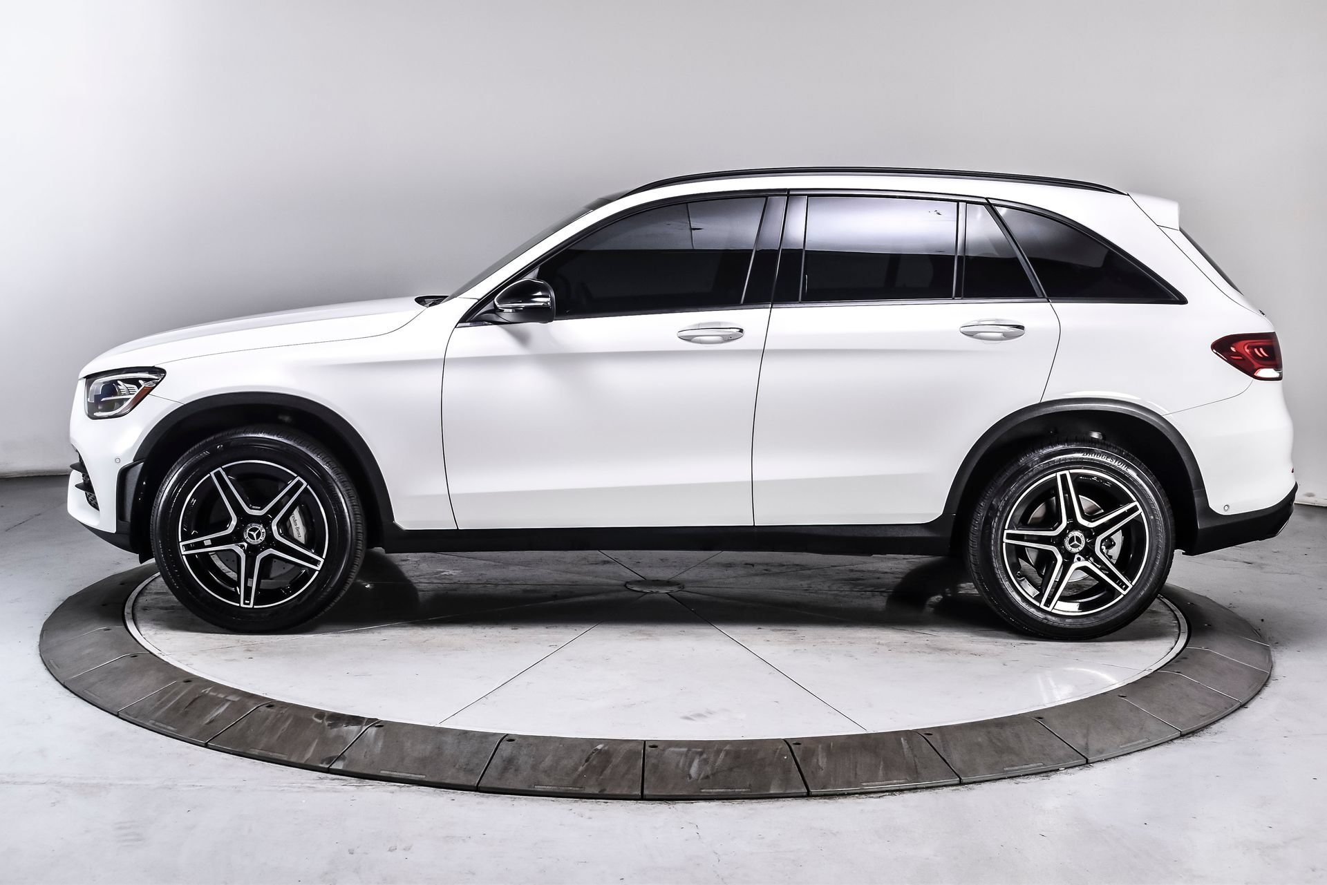 Used 2022 Mercedes-Benz GLC 300 4MATIC image 3