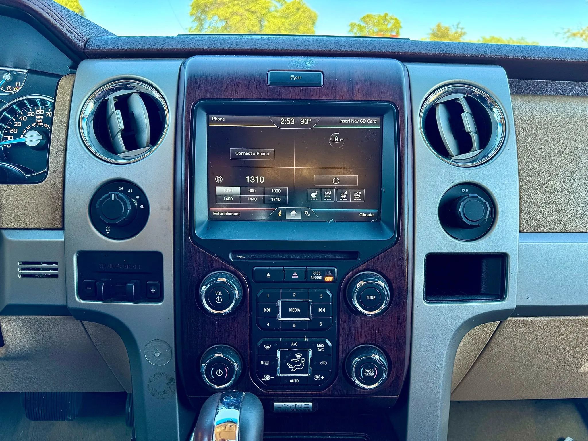 Used 2014 Ford F150 King Ranch w/ King Ranch Luxury Package AWD/4WD image 18