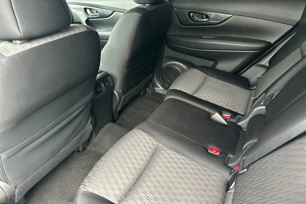 Used 2017 Nissan Rogue S FWD image 12