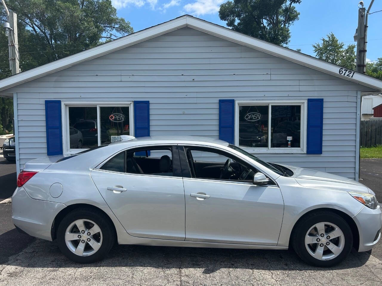 Used 2016 Chevrolet Malibu LT FWD image 3