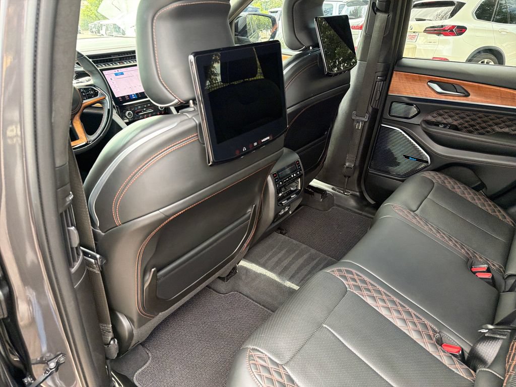 Used 2023 Jeep Grand Cherokee Summit AWD/4WD image 38