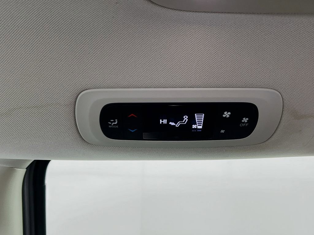 Used 2020 Chrysler Voyager LX image 23