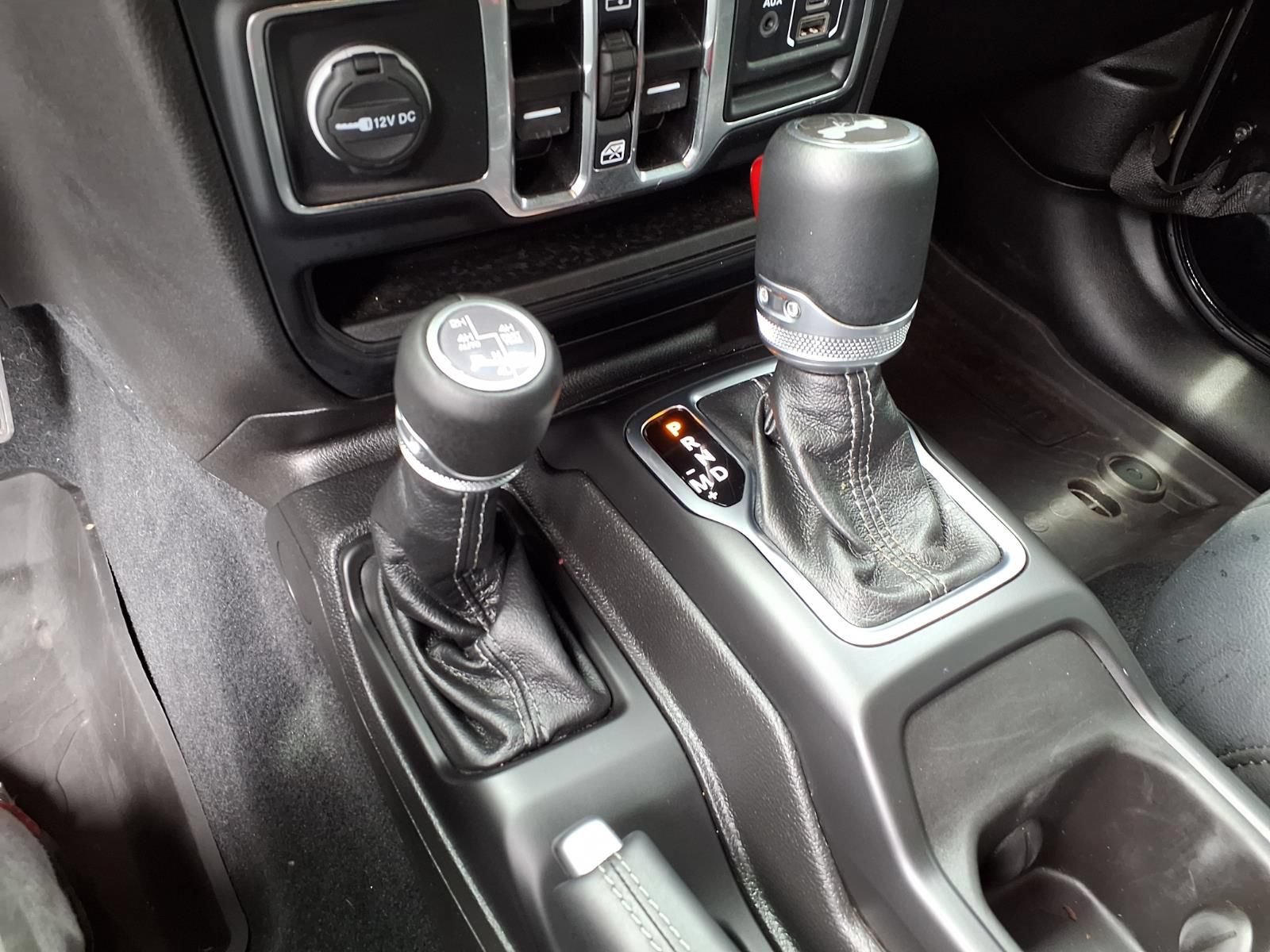 Used 2024 Jeep Wrangler Unlimited Sahara w/ Technology Group AWD/4WD image 8