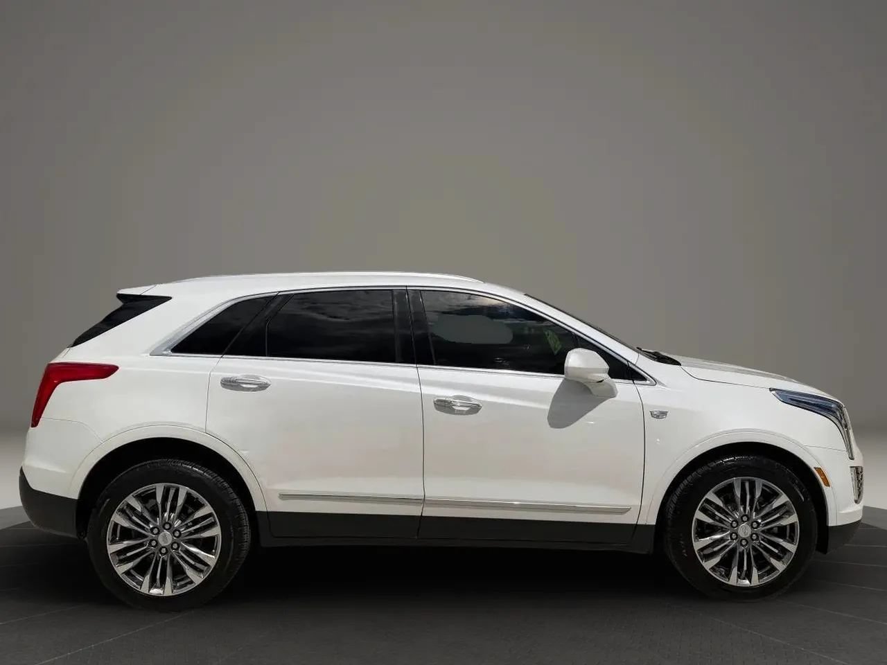 Used 2017 Cadillac XT5 Premium Luxury AWD/4WD image 9
