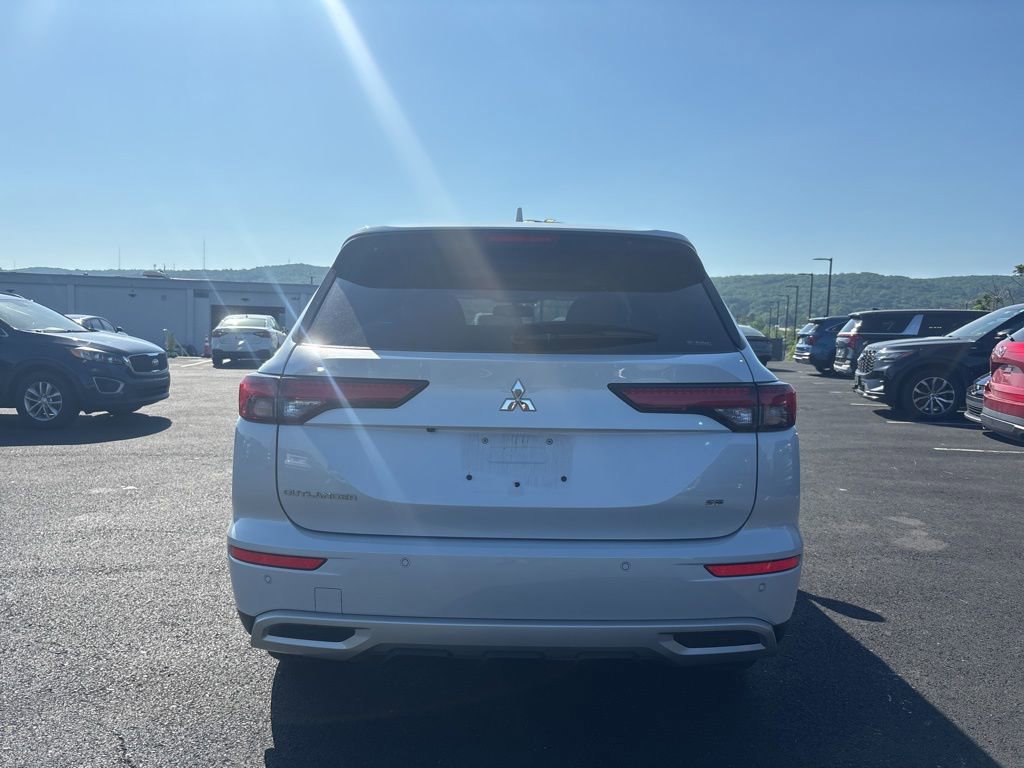 Used 2024 Mitsubishi Outlander AWD image 4