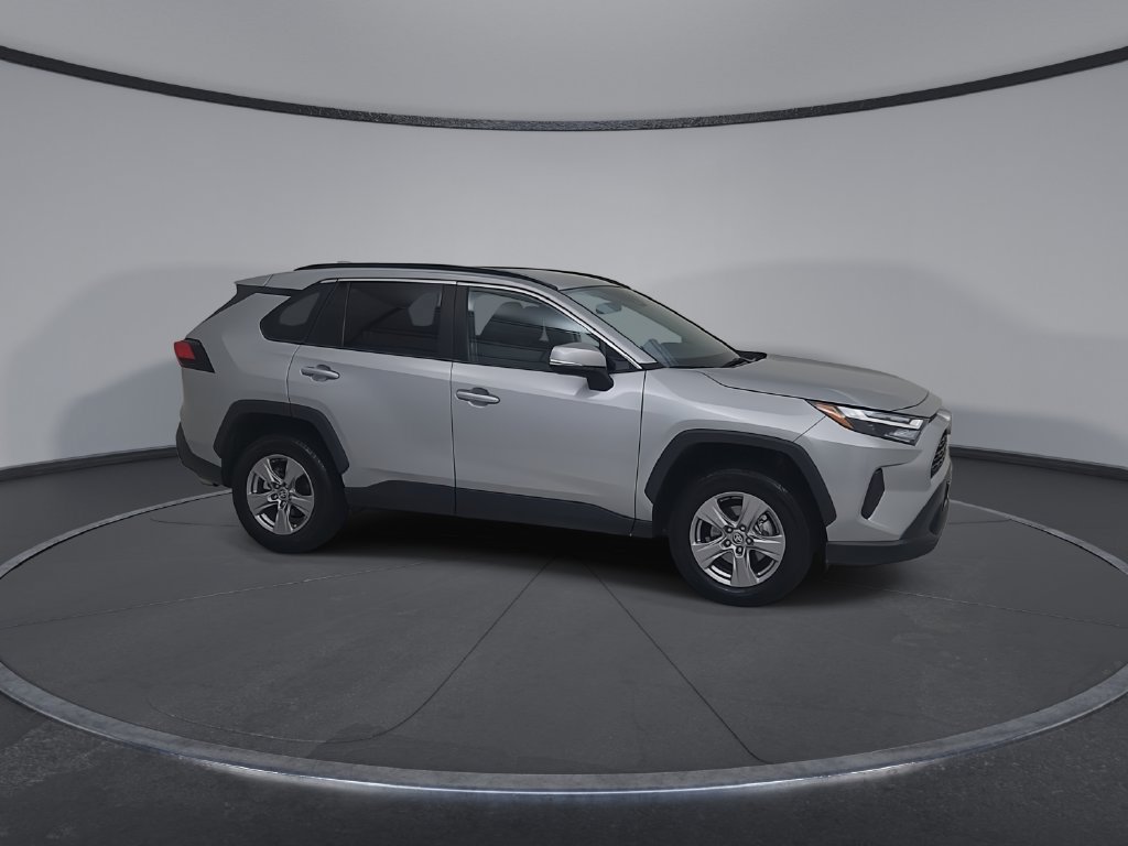 Used 2025 Toyota RAV4 XLE AWD/4WD image 3