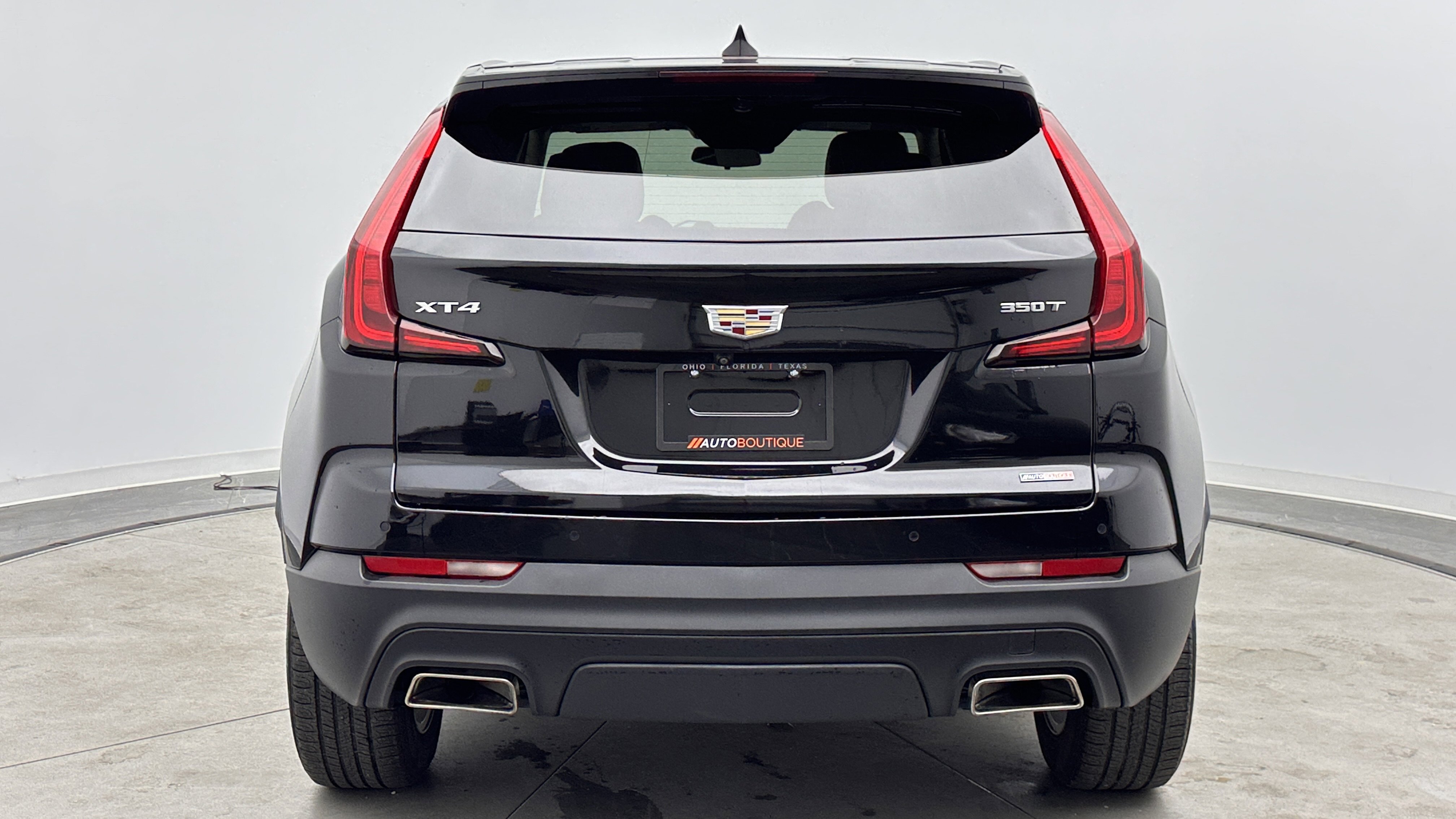 Used 2021 Cadillac XT4 Luxury w/ Cold Weather Package FWD image 6