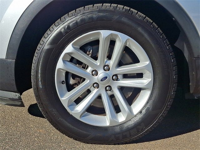 Used 2017 Ford Explorer XLT w/ Equipment Group 201A image 8