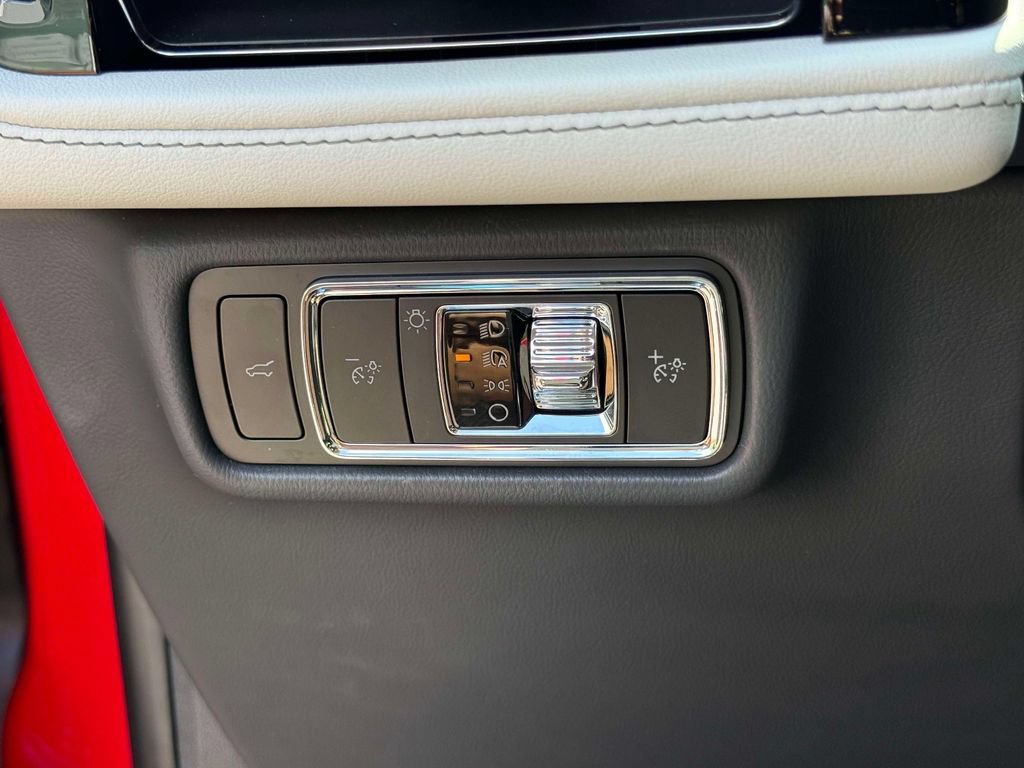 Used 2026 Lincoln Aviator AWD image 29