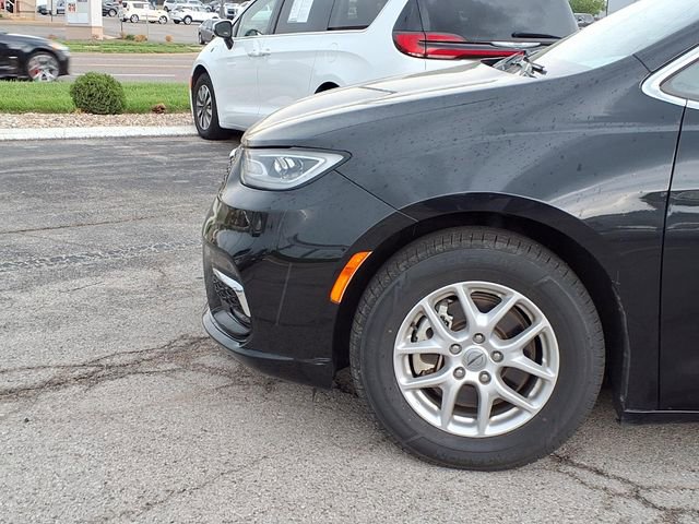 Used 2024 Chrysler Pacifica Touring-L FWD image 20