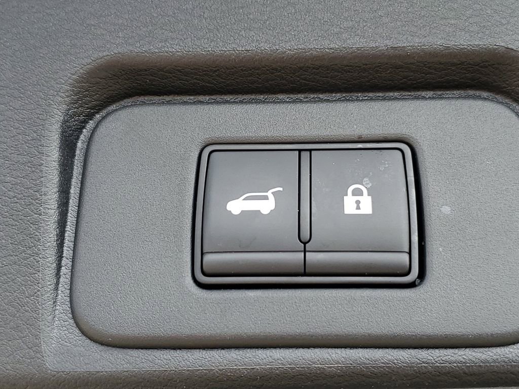 Used 2025 Nissan Rogue SV image 32