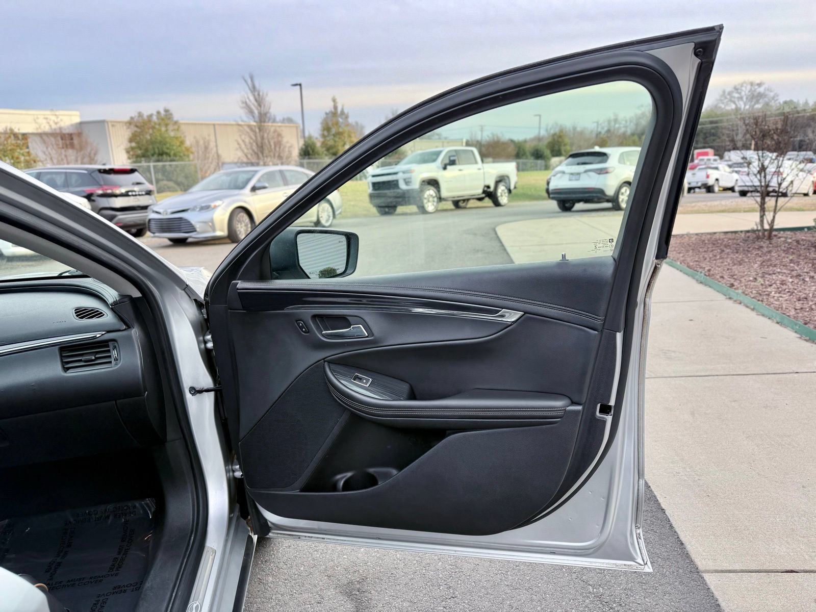 Used 2016 Chevrolet Impala LTZ FWD image 20