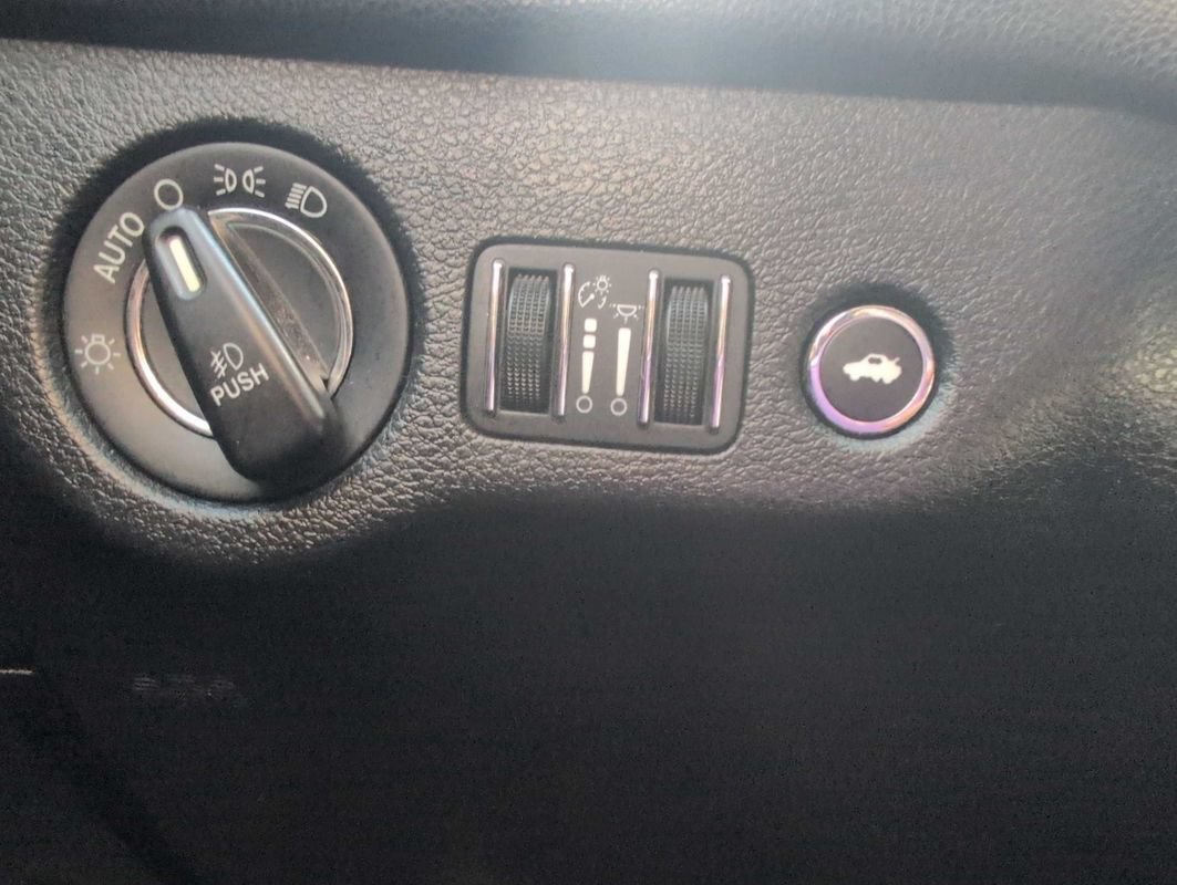 Used 2017 Chrysler 300 C RWD image 30