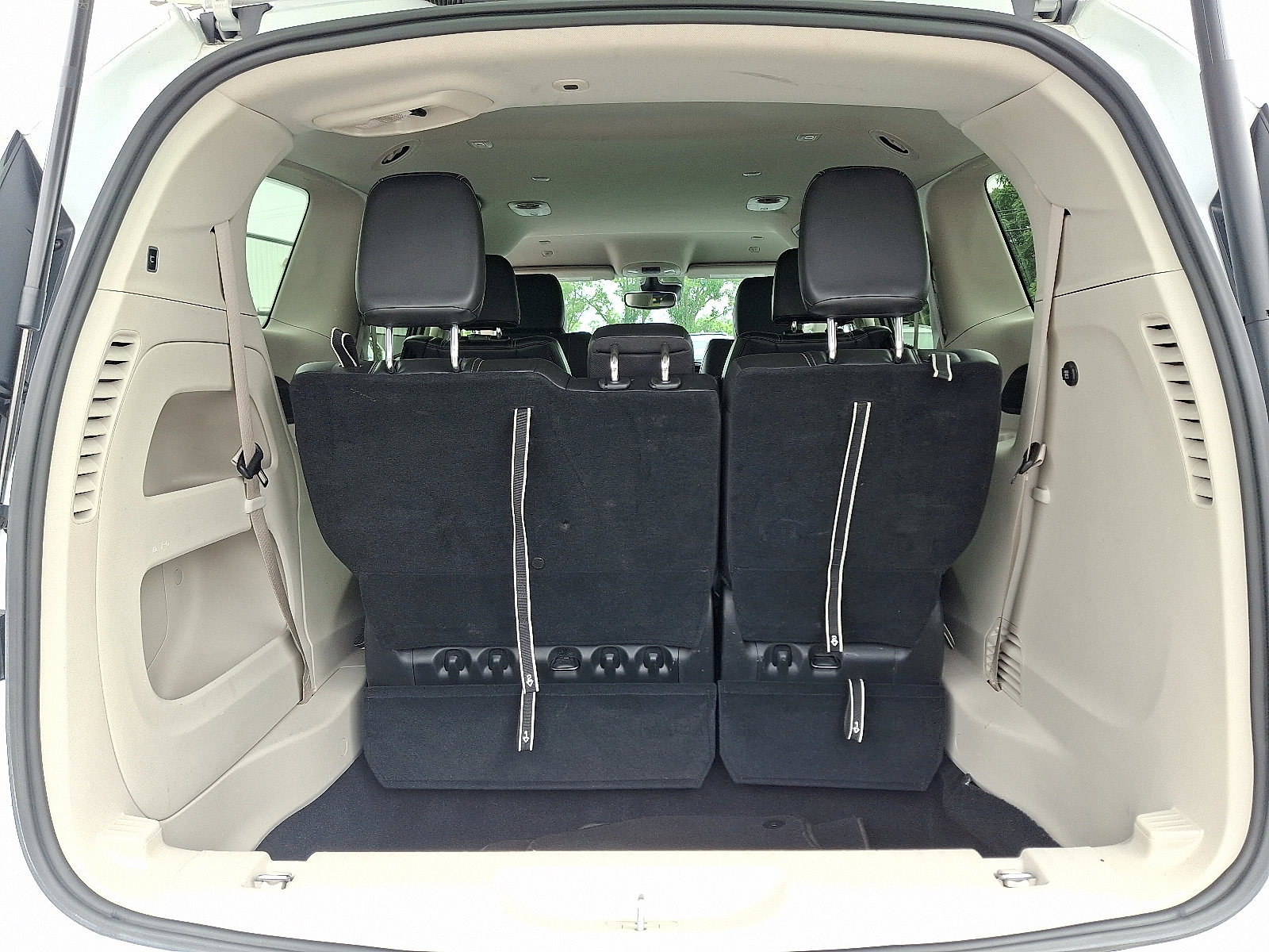 Used 2024 Chrysler Pacifica Touring-L image 29