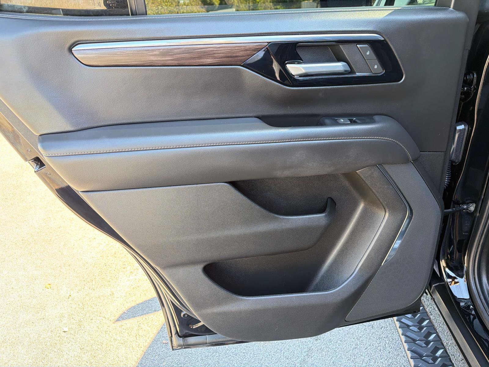 Used 2025 Chevrolet Tahoe Z71 AWD/4WD image 26