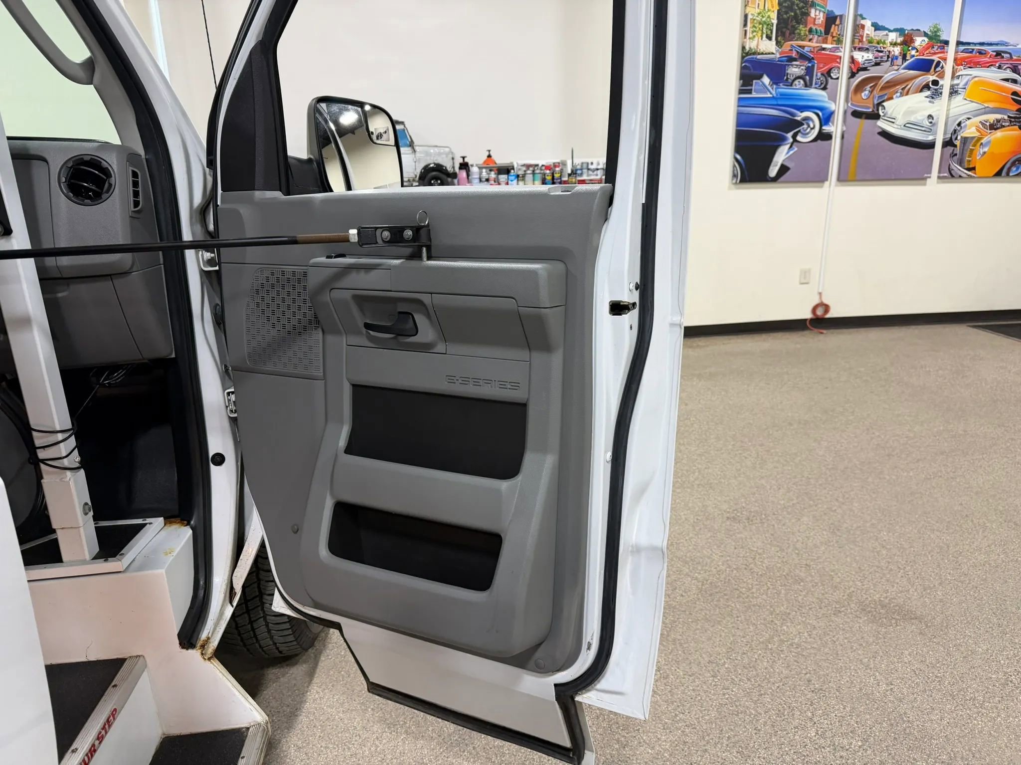 Used 2014 Ford E-250 and Econoline 250 Extended w/ Power Group RWD image 32