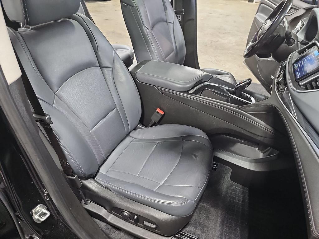 Used 2021 Buick Enclave Essence w/ Sound and Sites Package AWD/4WD image 10