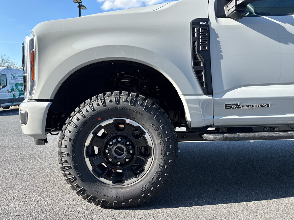 New 2026 Ford F250 XLT w/ XLT Premium Package AWD/4WD image 17