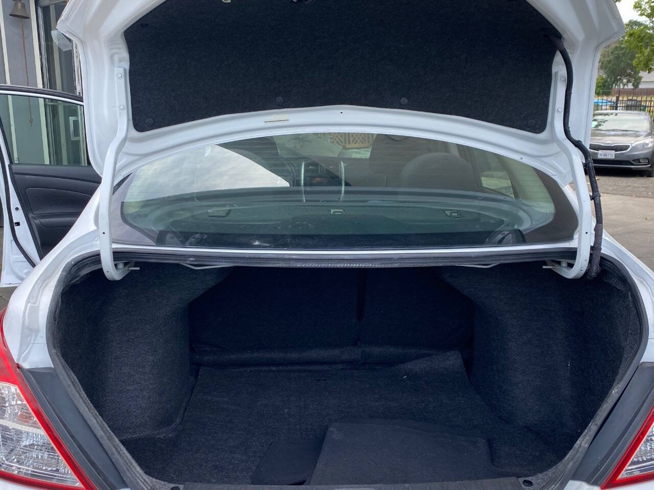Used 2019 Nissan Versa SV FWD image 12