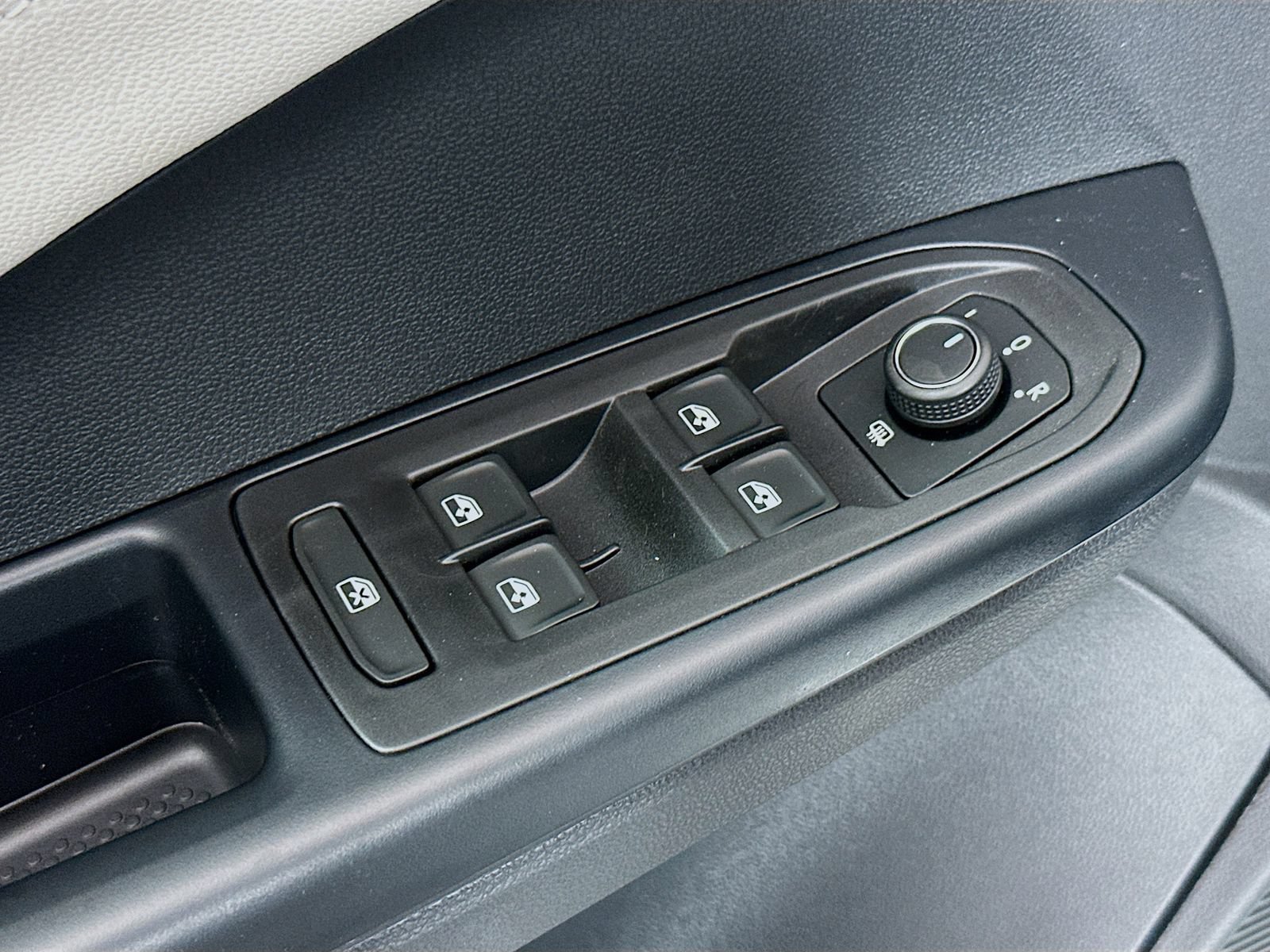 New 2026 Volkswagen Taos SEL AWD/4WD image 7